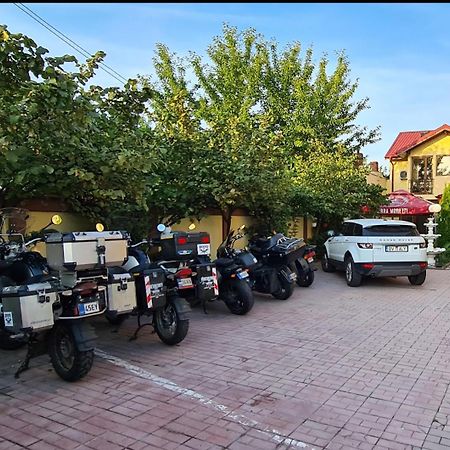 Hotel Sym Ploieşti Exteriér fotografie