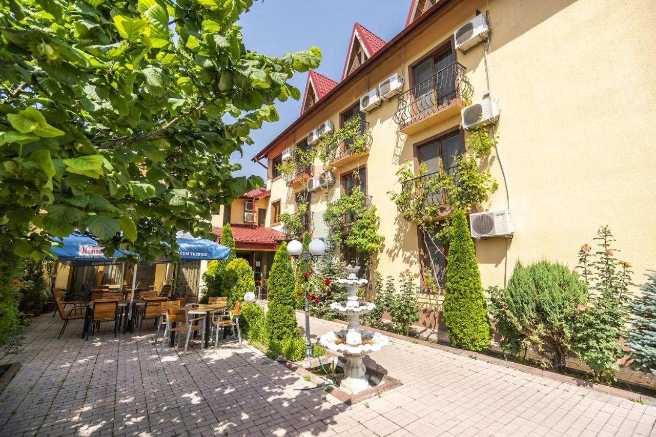 Hotel Sym Ploieşti Exteriér fotografie