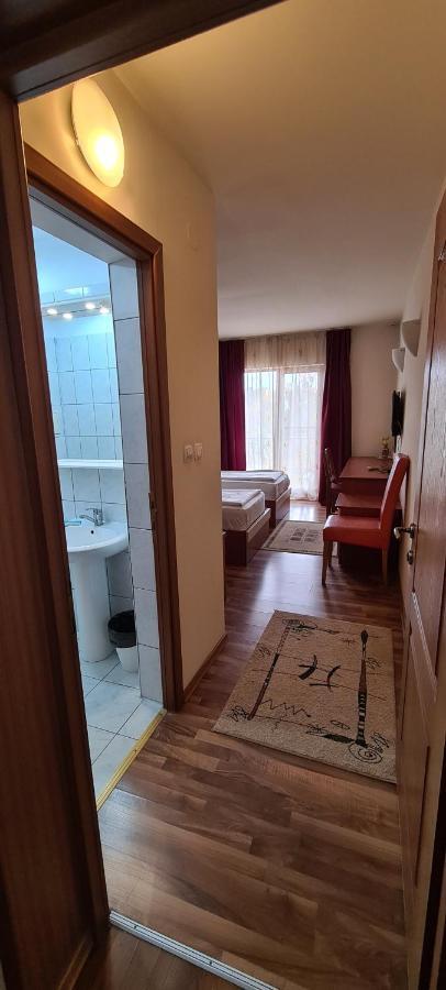 Hotel Sym Ploieşti Exteriér fotografie