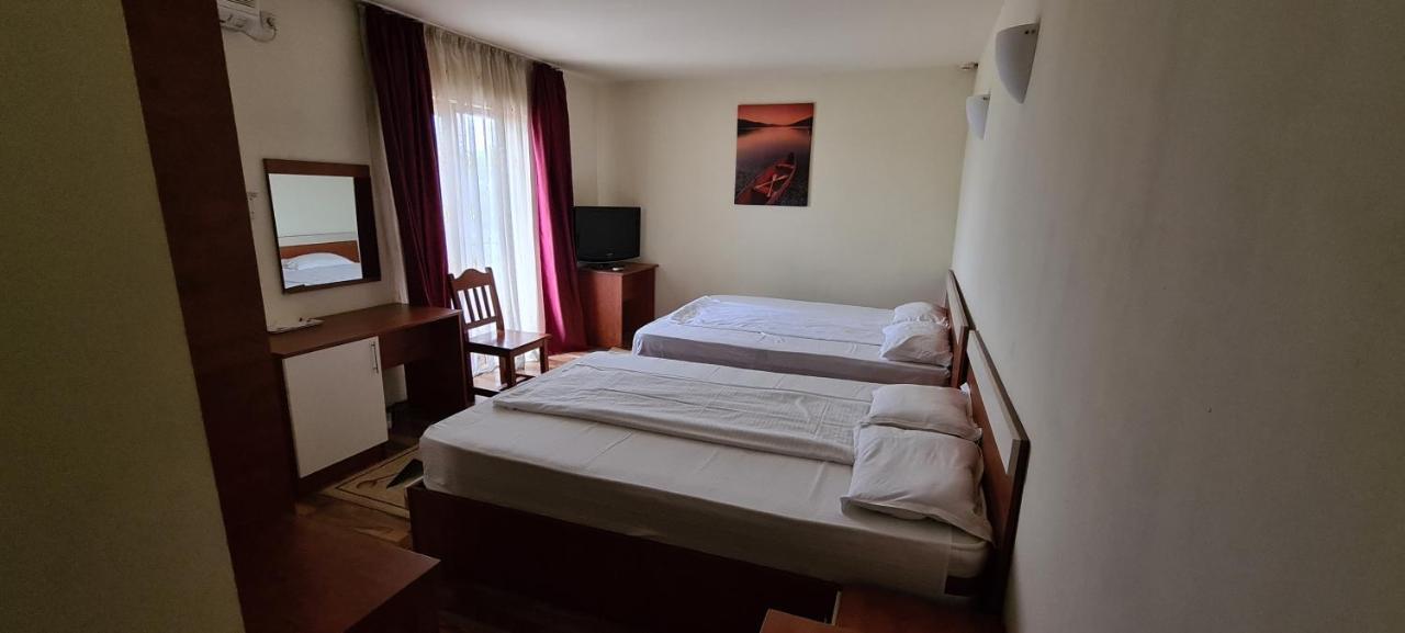 Hotel Sym Ploieşti Exteriér fotografie