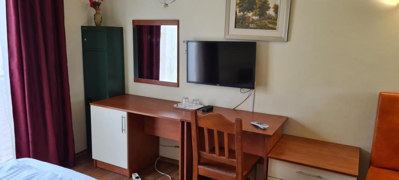 Hotel Sym Ploieşti Exteriér fotografie
