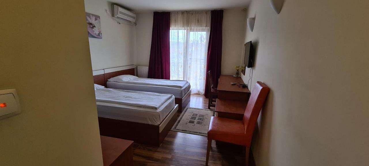 Hotel Sym Ploieşti Exteriér fotografie