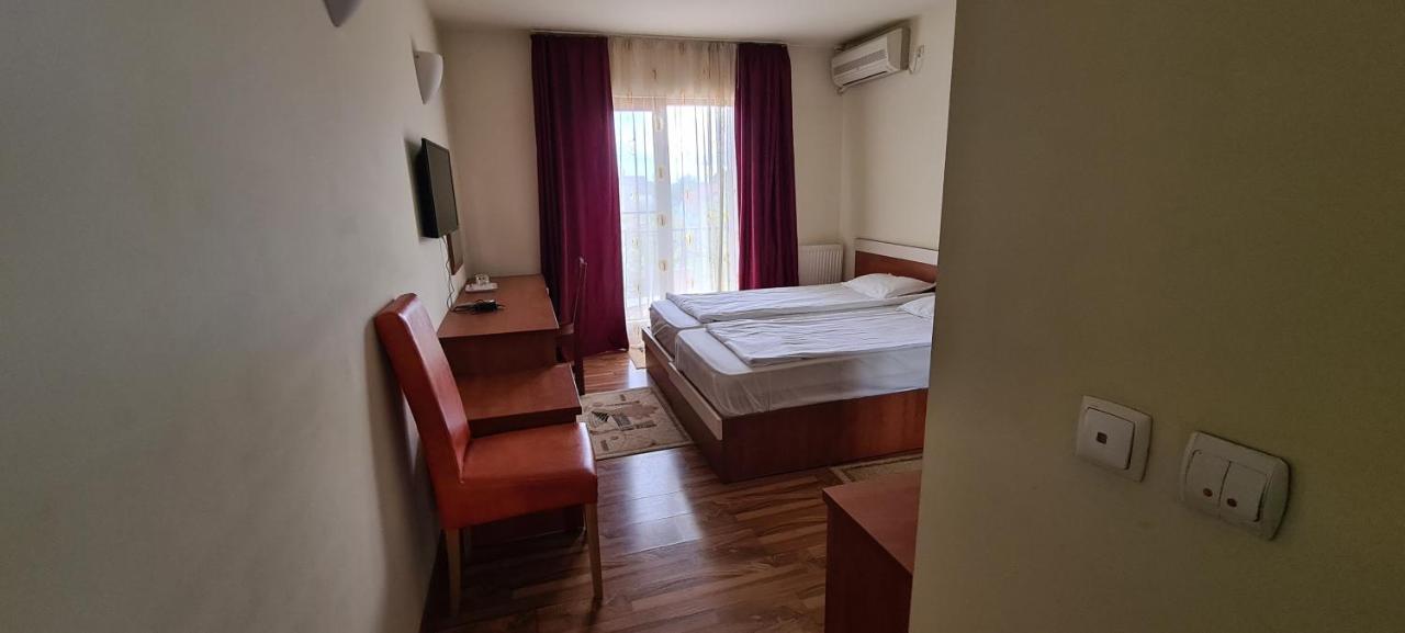 Hotel Sym Ploieşti Exteriér fotografie