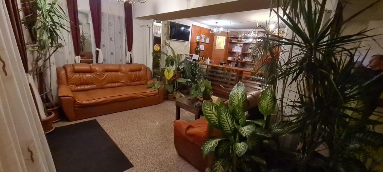 Hotel Sym Ploieşti Exteriér fotografie