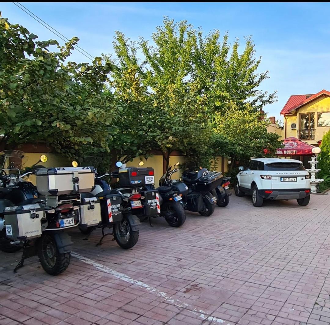 Hotel Sym Ploieşti Exteriér fotografie